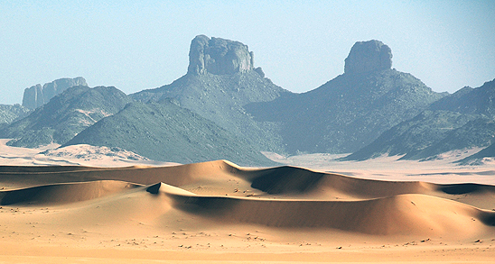 Majestätisch breitet sich der Erg Admer südlich des Tassili N'Ajjer aus, Djanet, Algerien