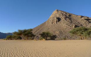  Sand und Weite am Ausgang des Canyons, Tassili Immidir, Algerien