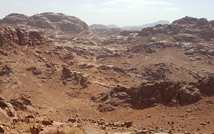 Blick vom Bab il Dunya auf eine Bergformation, Sinai